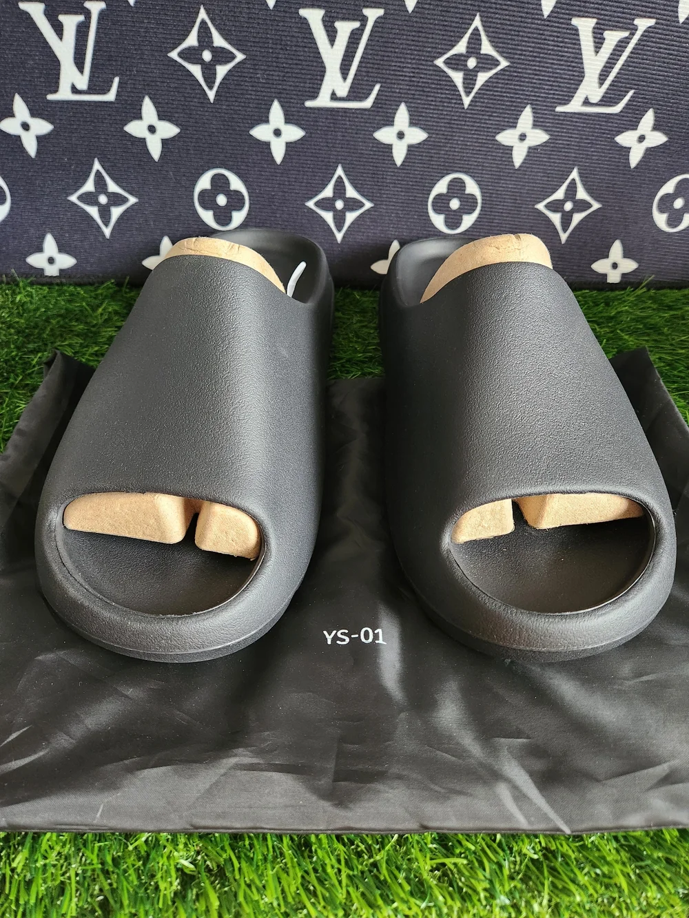 New Mens Size 13 YZY Yeezy Slides YS-01 Black